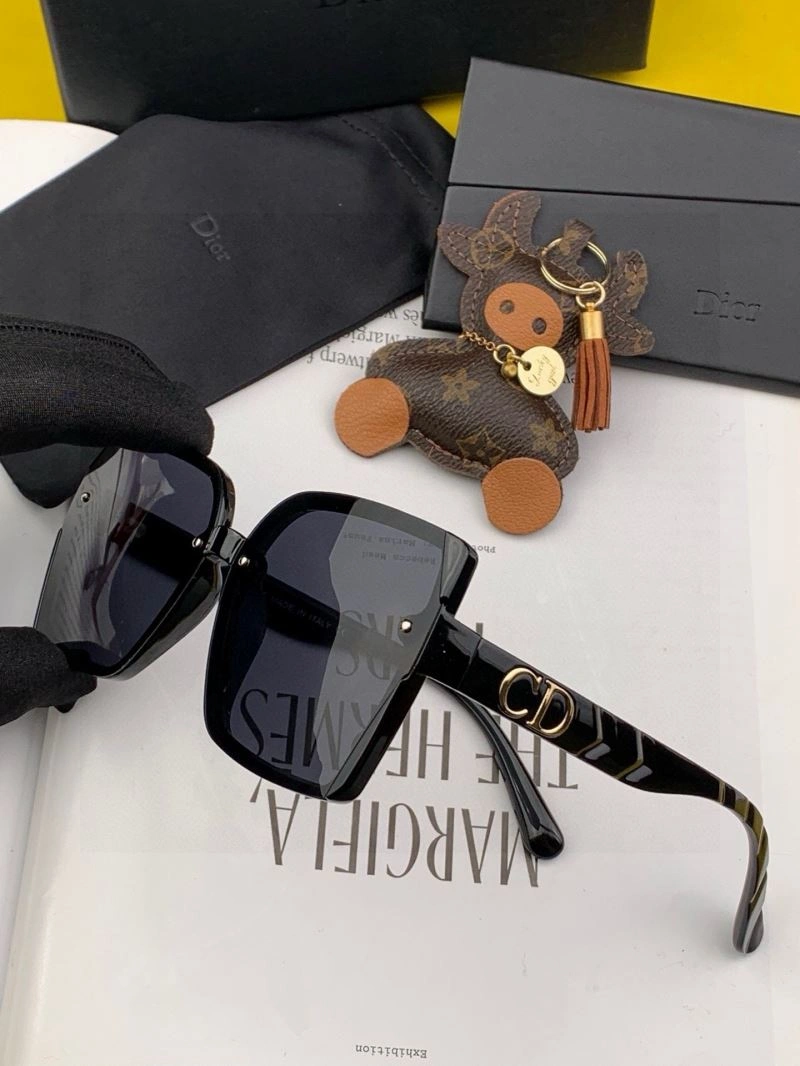 Bold Christian Dior Sunglasses 278872