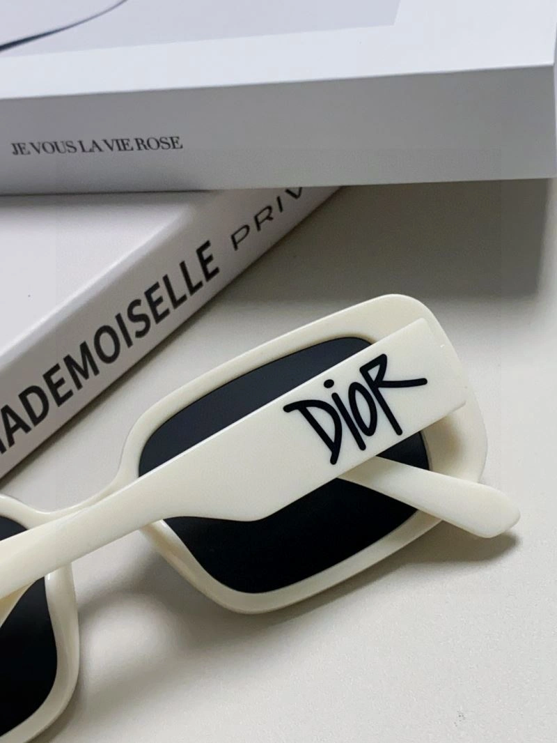 Bold Christian Dior Sunglasses 278861