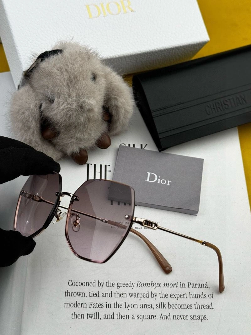 Christian Dior Sunglasses HighQuality 278847