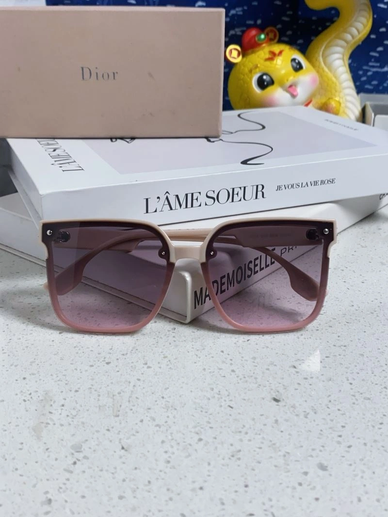 Effortless Christian Dior Sunglasses 278785