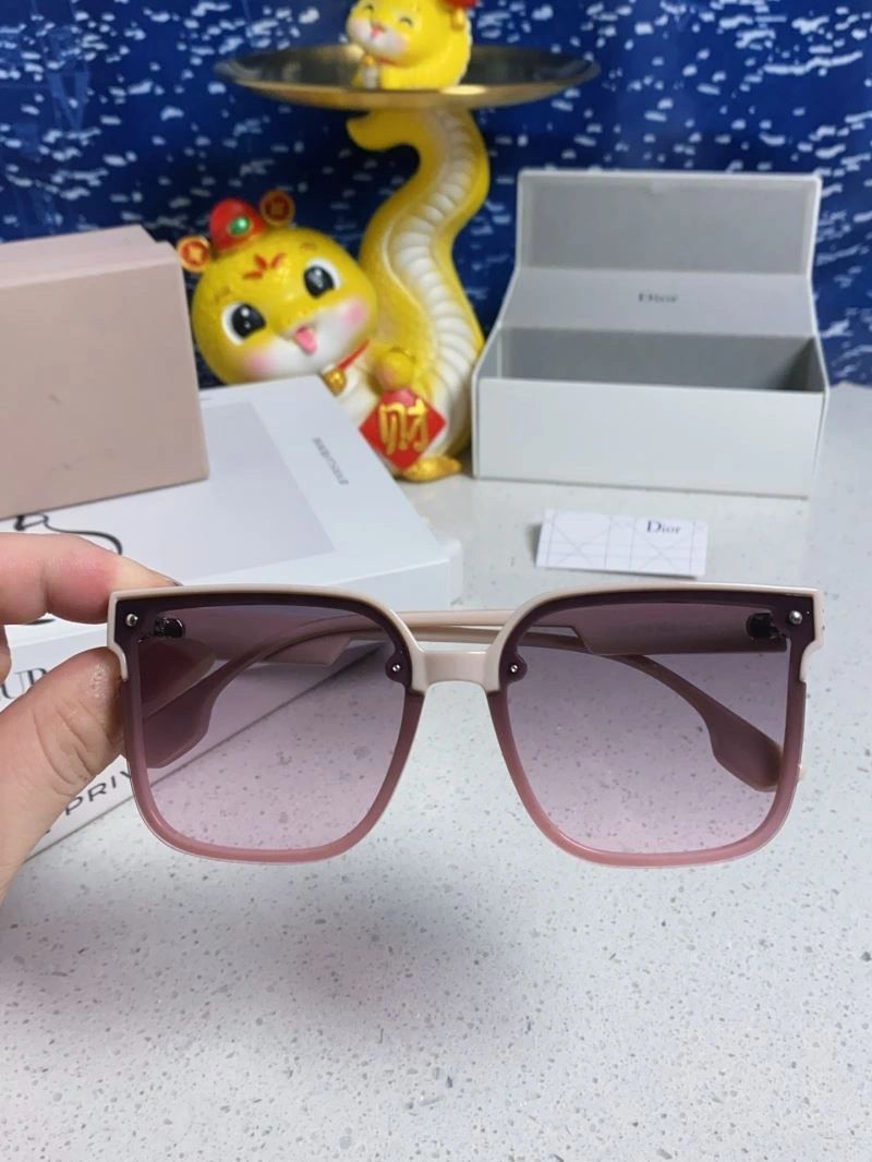 Effortless Christian Dior Sunglasses 278785
