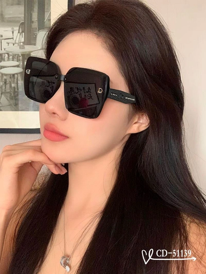 Refined Christian Dior Sunglasses 278800