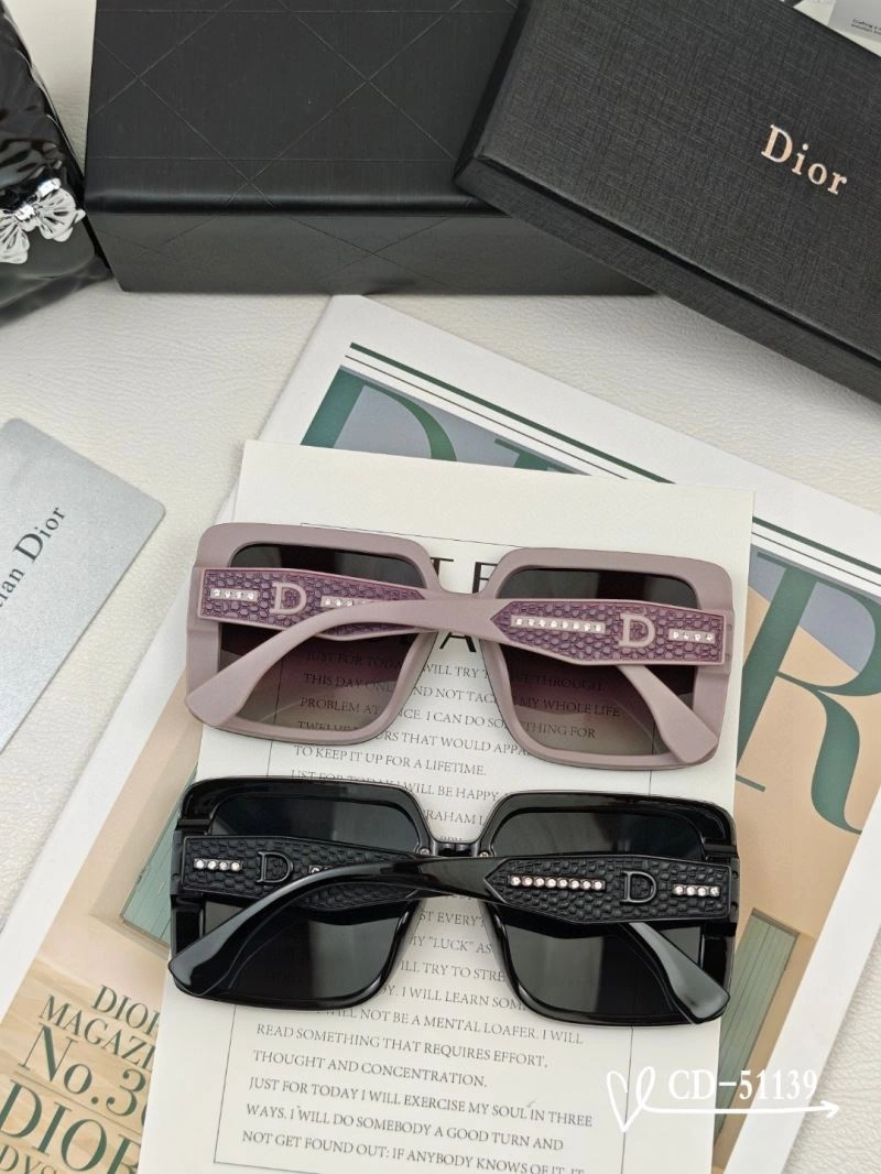 Refined Christian Dior Sunglasses 278800