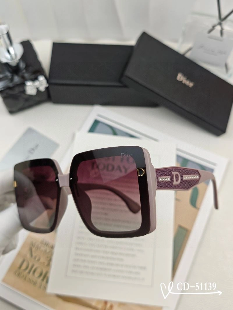 Refined Christian Dior Sunglasses 278800