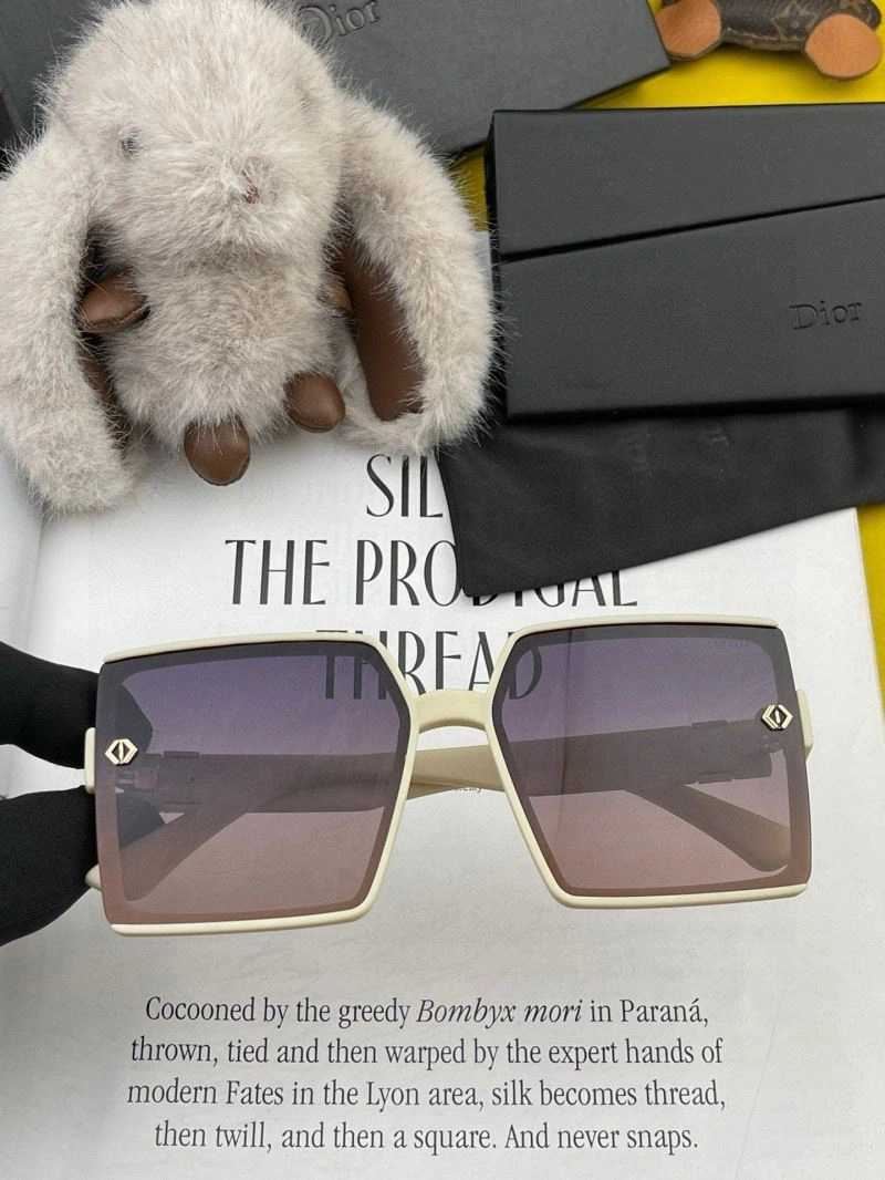 Effortless Christian Dior Sunglasses 278788