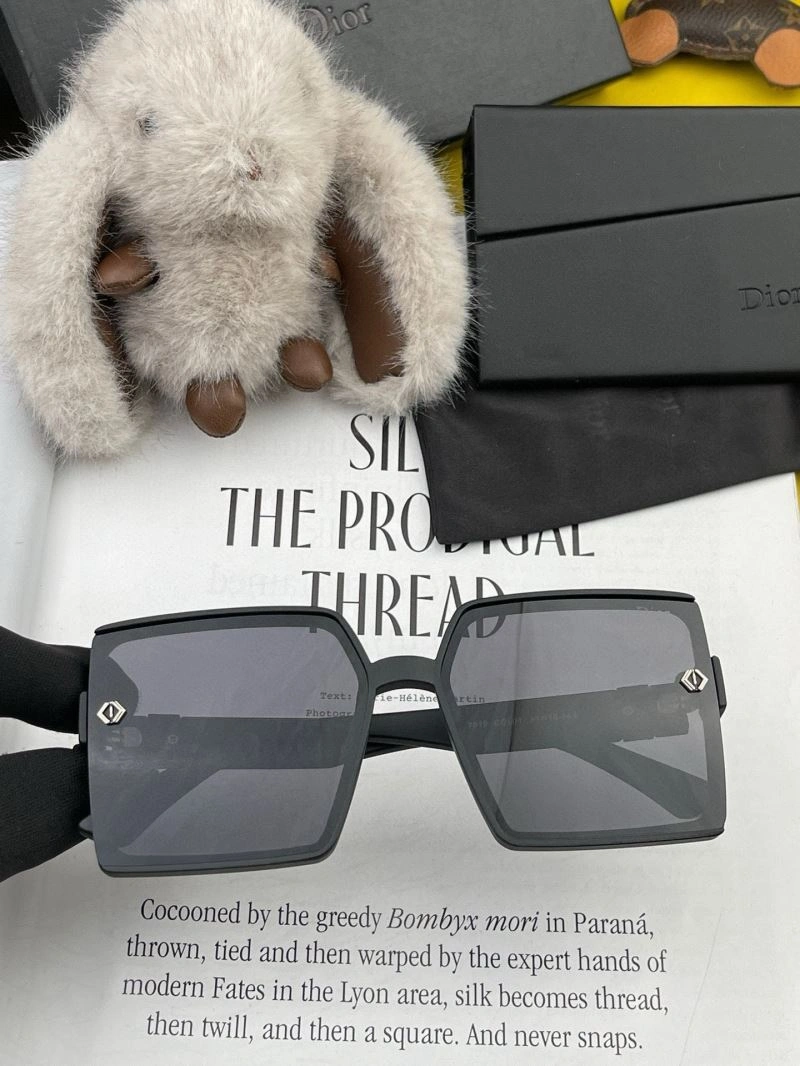 Effortless Christian Dior Sunglasses 278788