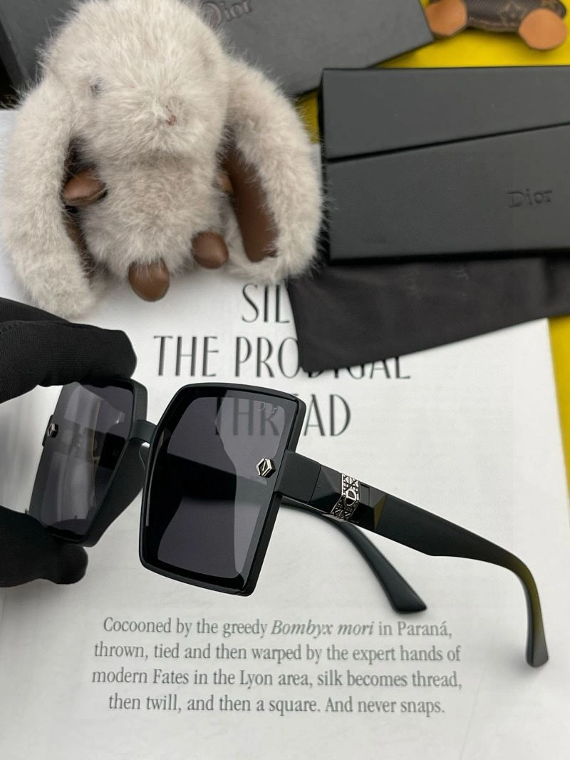 Effortless Christian Dior Sunglasses 278788