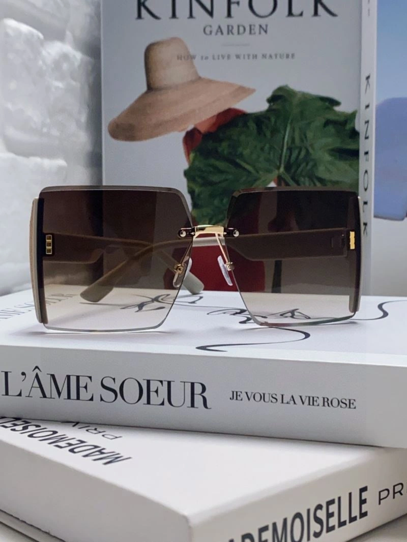 Versatile Christian Dior Sunglasses 278743