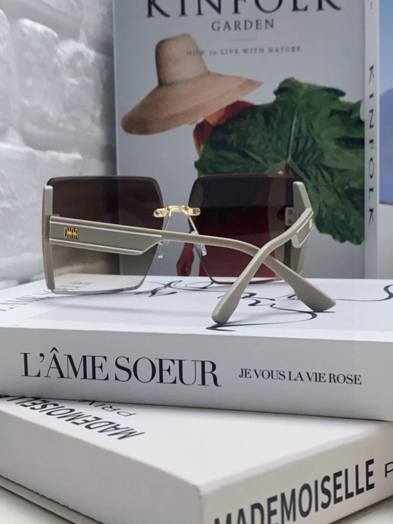 Versatile Christian Dior Sunglasses 278743