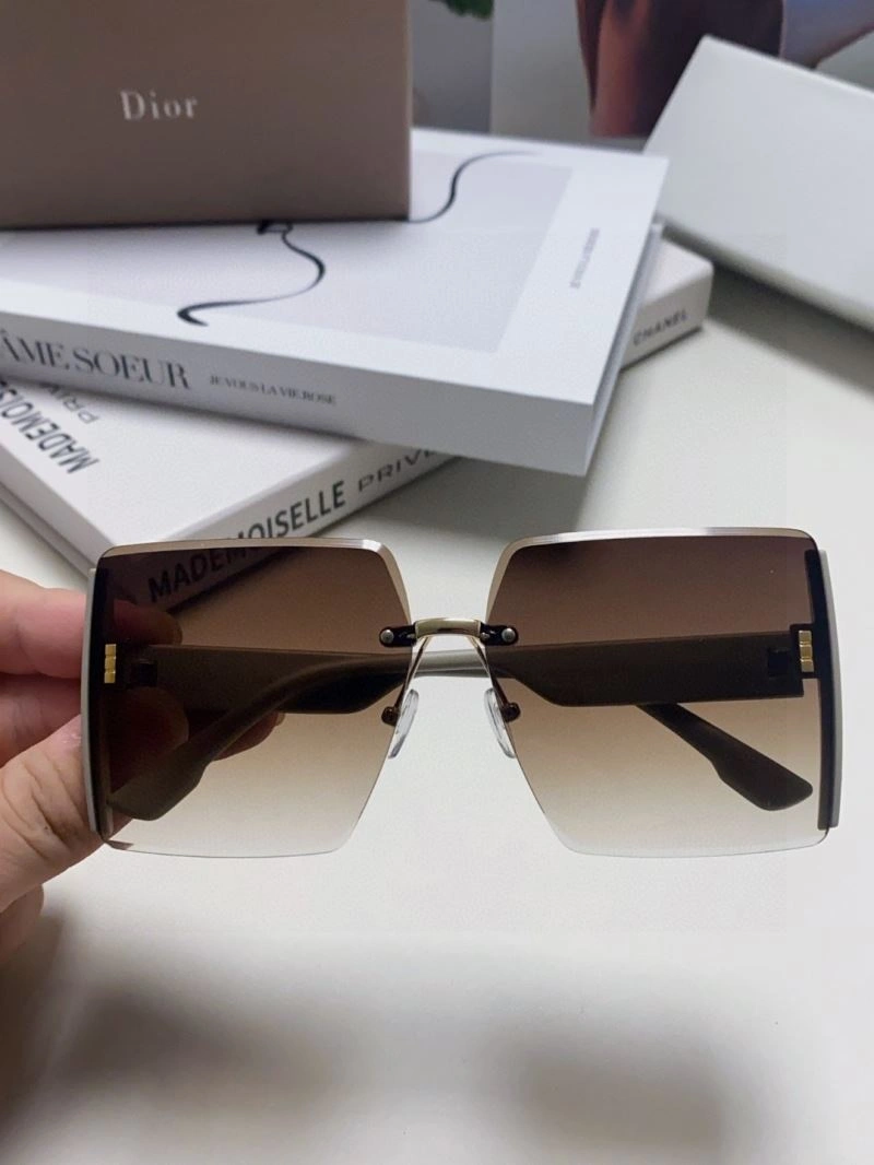 Versatile Christian Dior Sunglasses 278743