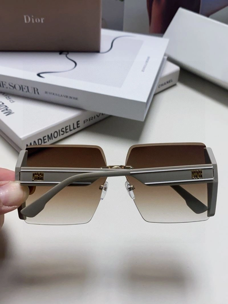 Versatile Christian Dior Sunglasses 278743