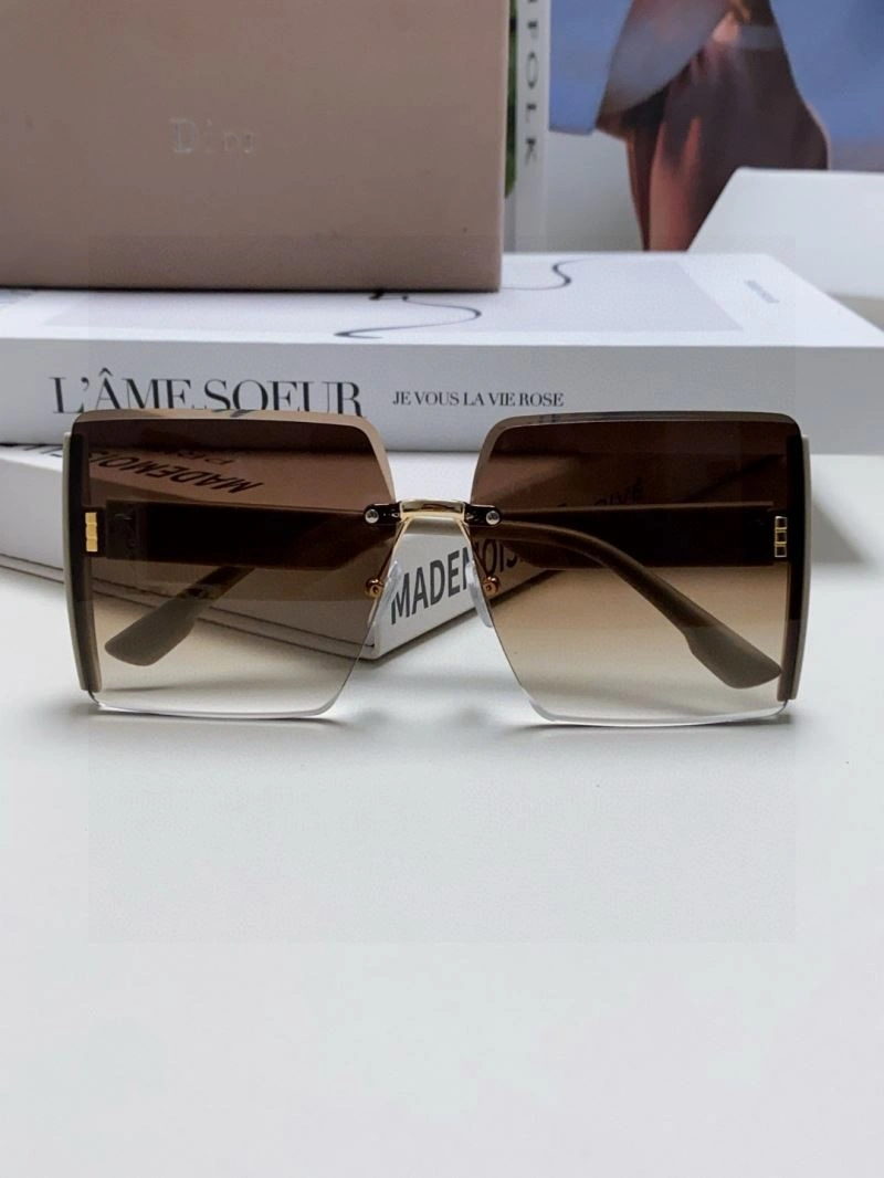 Versatile Christian Dior Sunglasses 278743