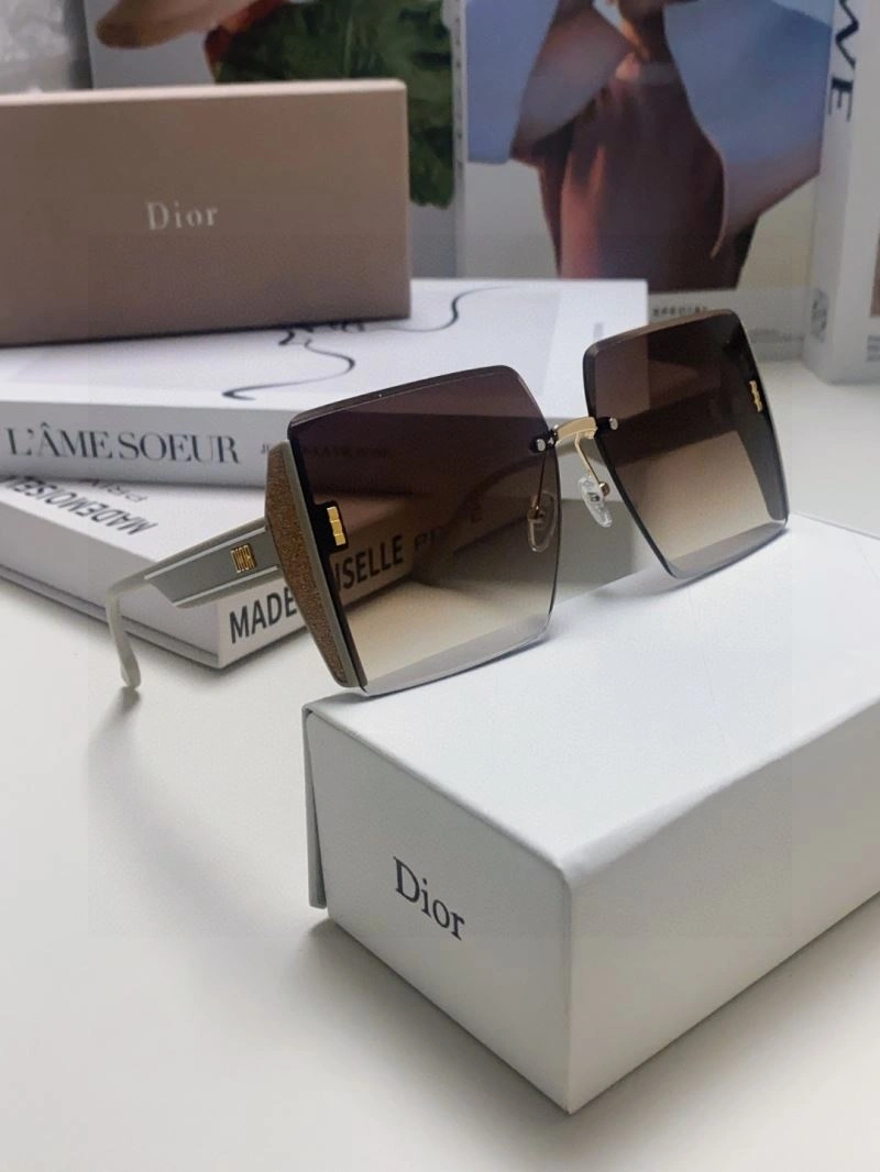 Versatile Christian Dior Sunglasses 278743