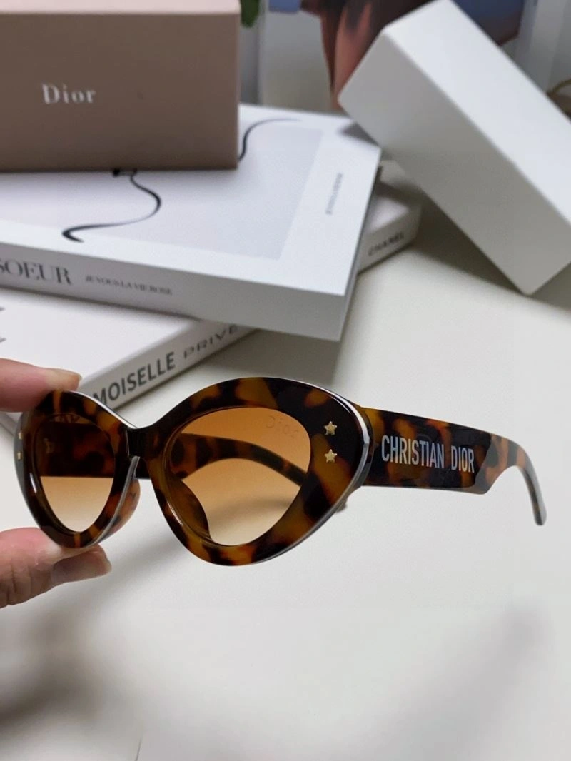 Sleek Christian Dior Sunglasses 278756