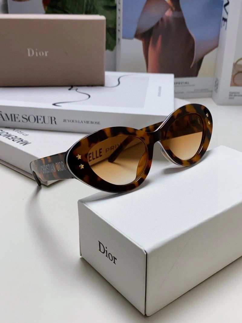 Sleek Christian Dior Sunglasses 278756