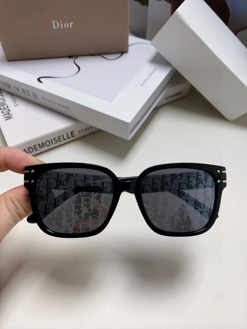Effortless Christian Dior Sunglasses 278757