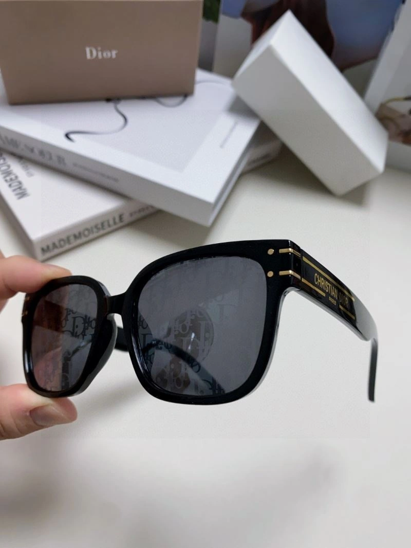 Effortless Christian Dior Sunglasses 278757