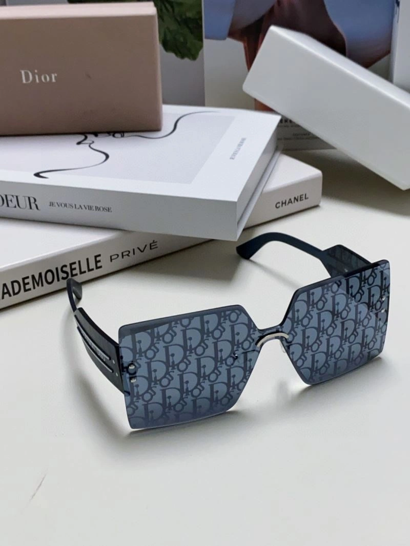 Refined Christian Dior Sunglasses 278755