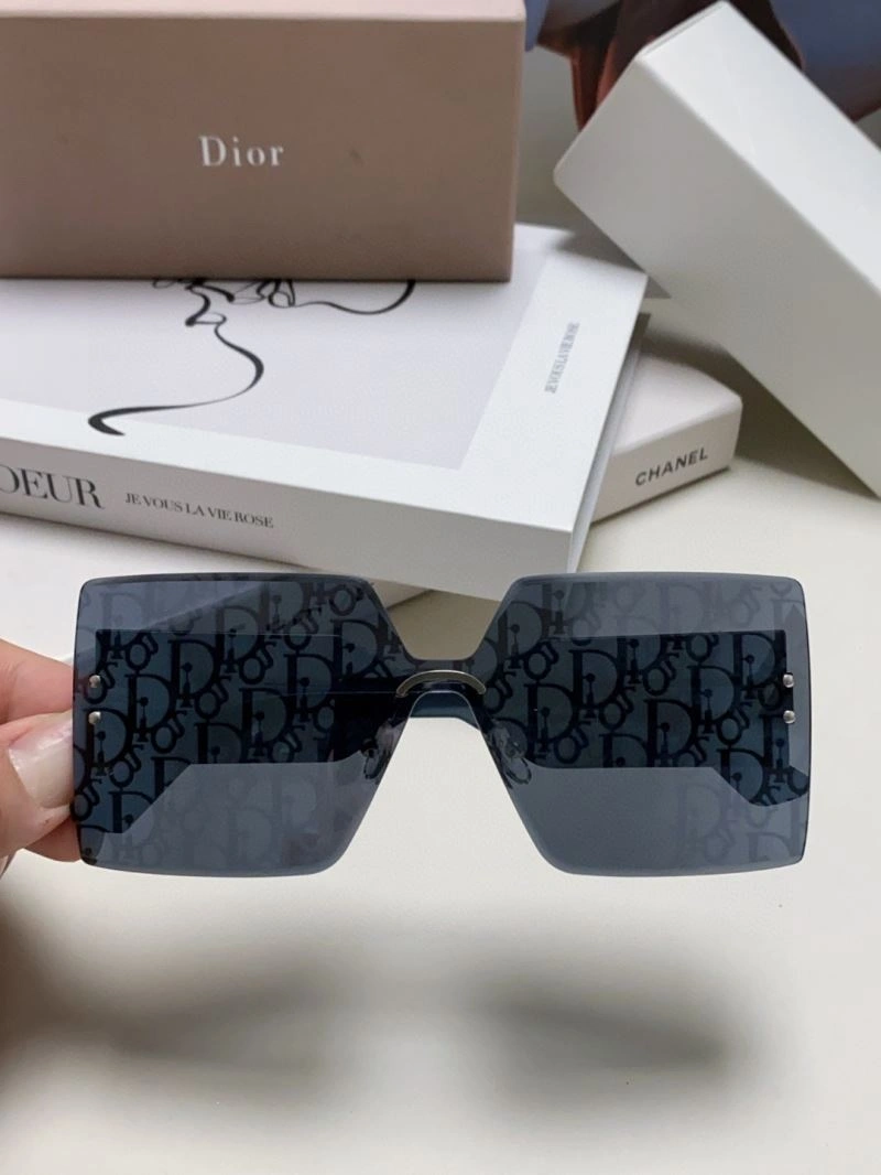Refined Christian Dior Sunglasses 278755