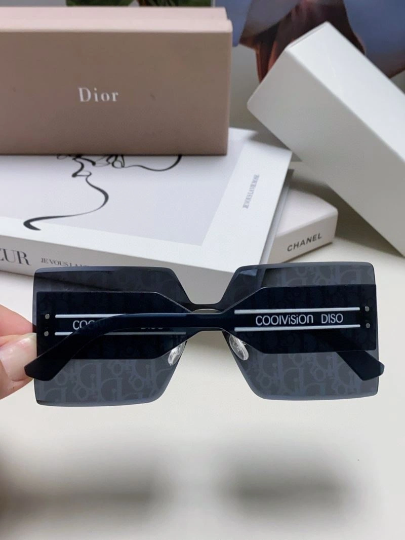 Refined Christian Dior Sunglasses 278755