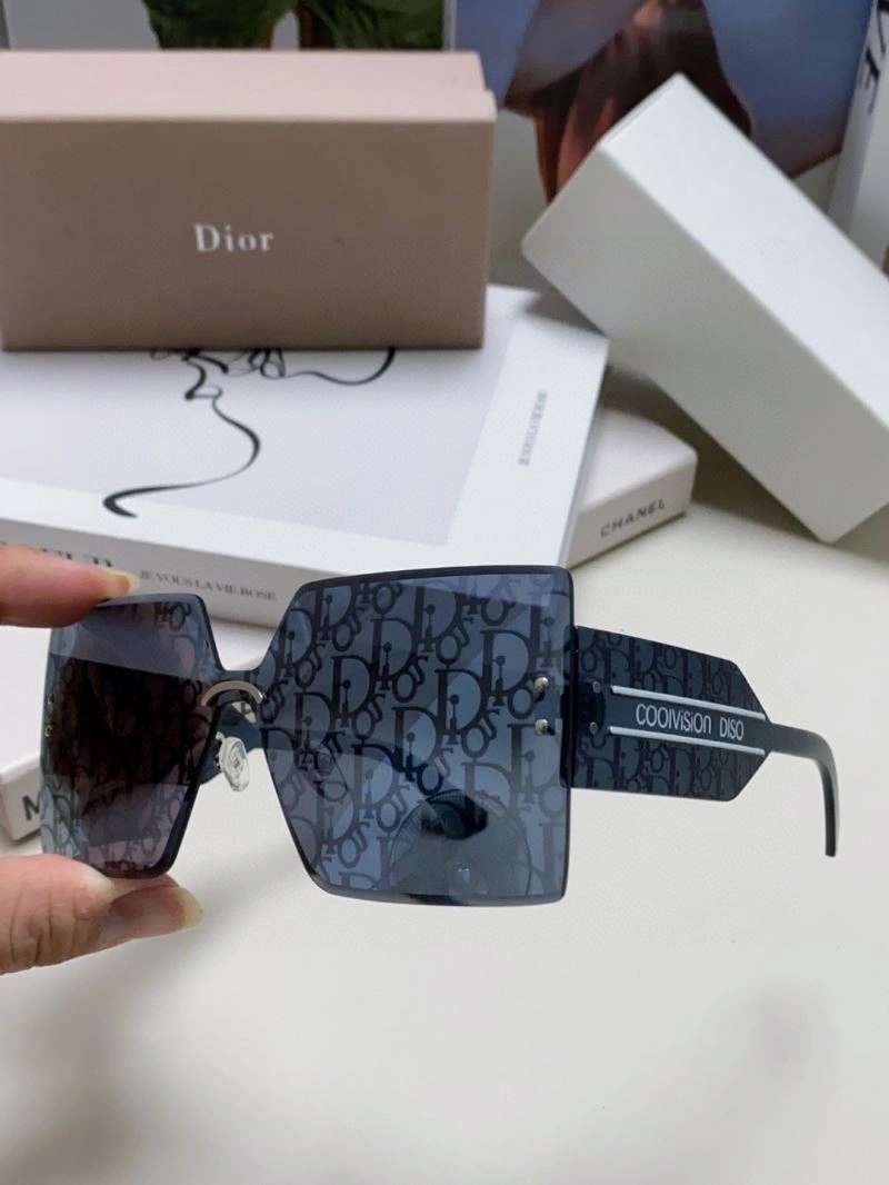 Refined Christian Dior Sunglasses 278755