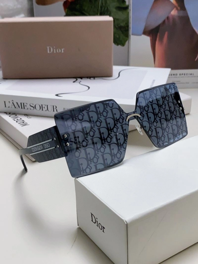 Refined Christian Dior Sunglasses 278755