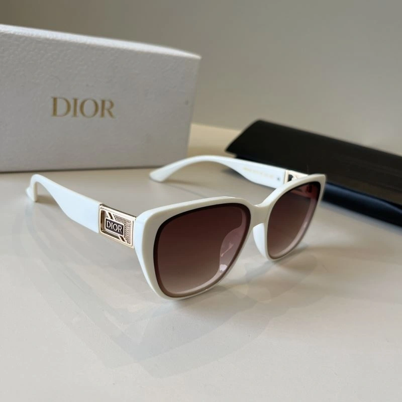 Sleek Christian Dior Sunglasses 278762