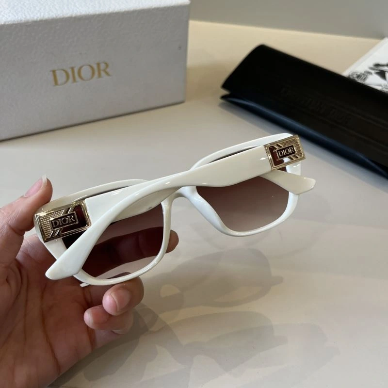 Sleek Christian Dior Sunglasses 278762