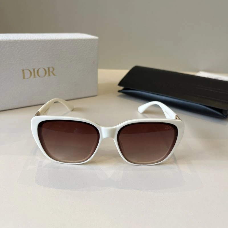 Sleek Christian Dior Sunglasses 278762