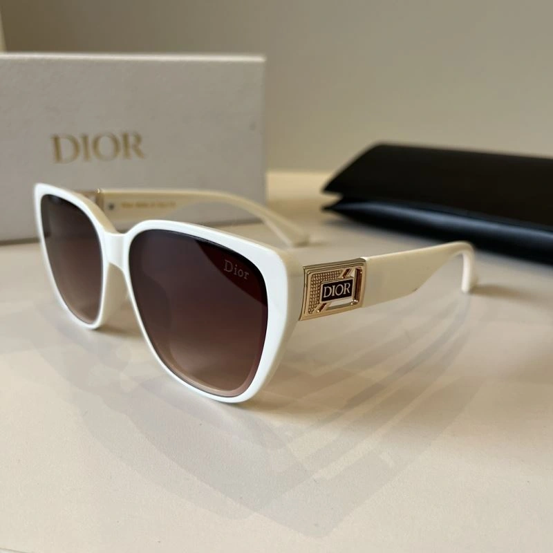 Sleek Christian Dior Sunglasses 278762