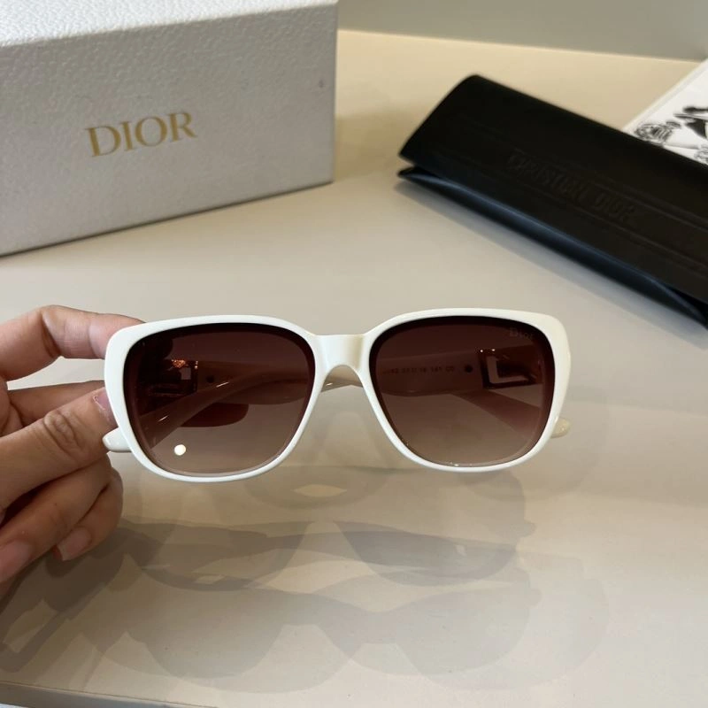 Sleek Christian Dior Sunglasses 278762