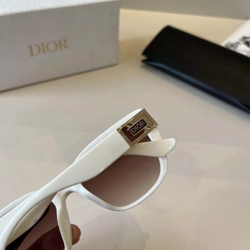 Sleek Christian Dior Sunglasses 278762