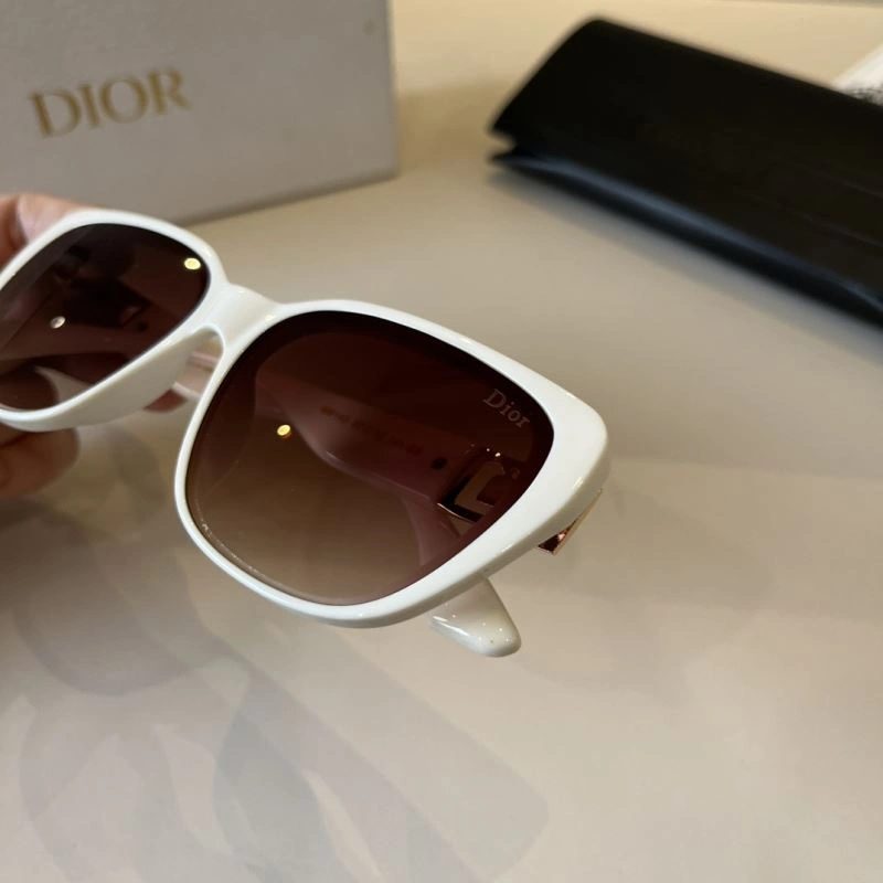 Sleek Christian Dior Sunglasses 278762