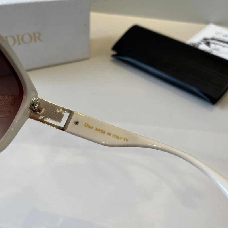 Sleek Christian Dior Sunglasses 278762