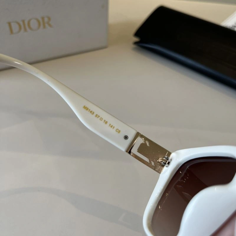 Sleek Christian Dior Sunglasses 278762