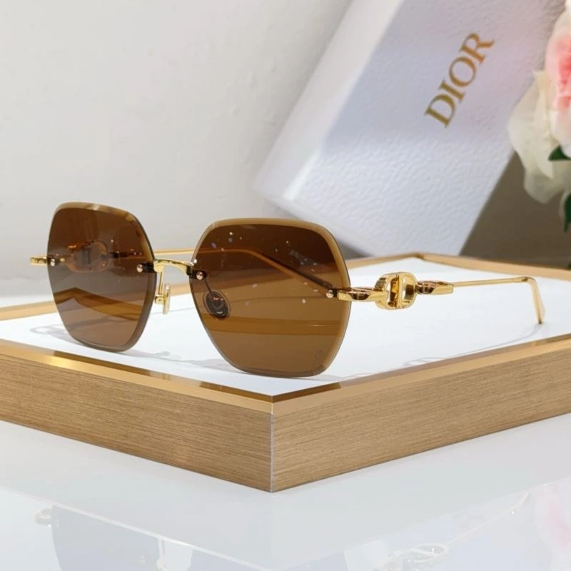 Trendsetting Christian Dior Sunglasses 278970