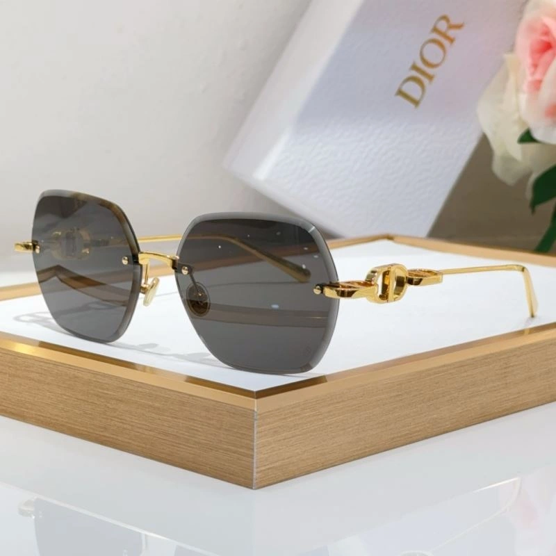 Trendsetting Christian Dior Sunglasses 278970