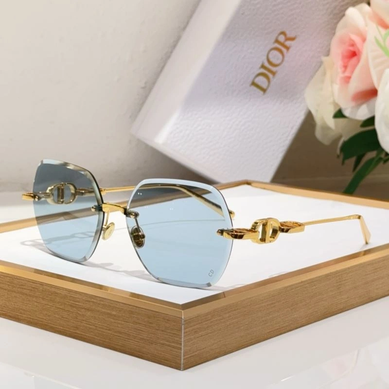 Trendsetting Christian Dior Sunglasses 278970