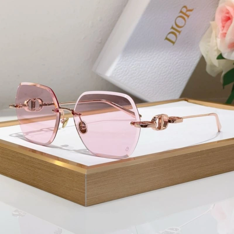 Trendsetting Christian Dior Sunglasses 278970