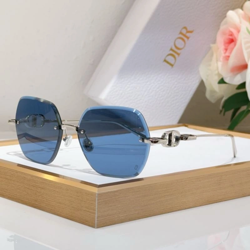 Trendsetting Christian Dior Sunglasses 278970
