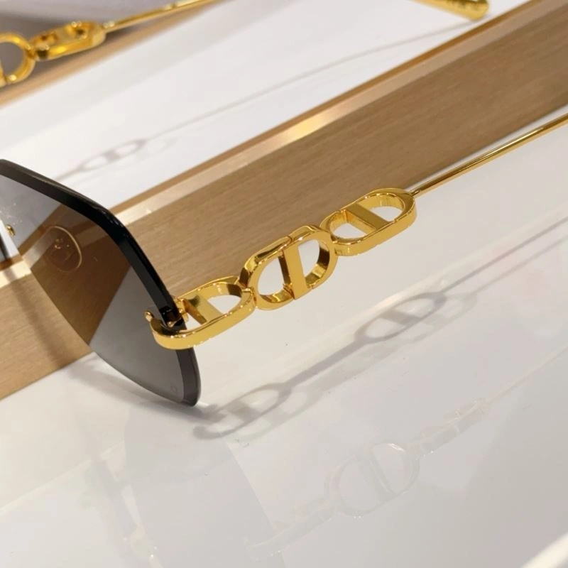 Trendsetting Christian Dior Sunglasses 278970