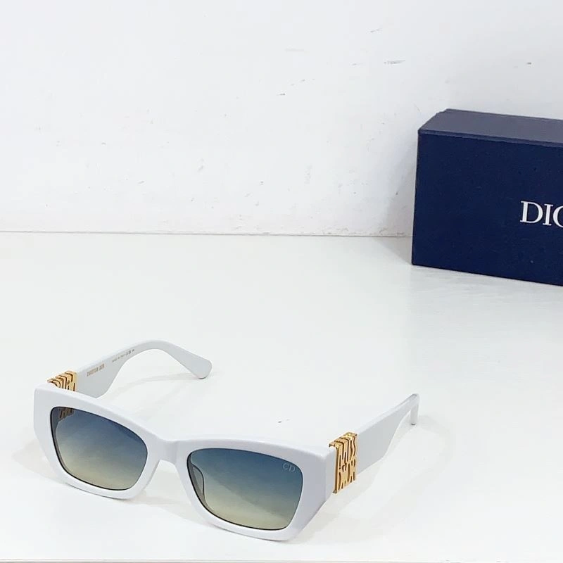 Trendsetting Christian Dior Sunglasses 278942