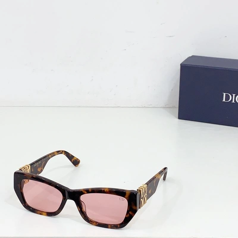 Trendsetting Christian Dior Sunglasses 278942