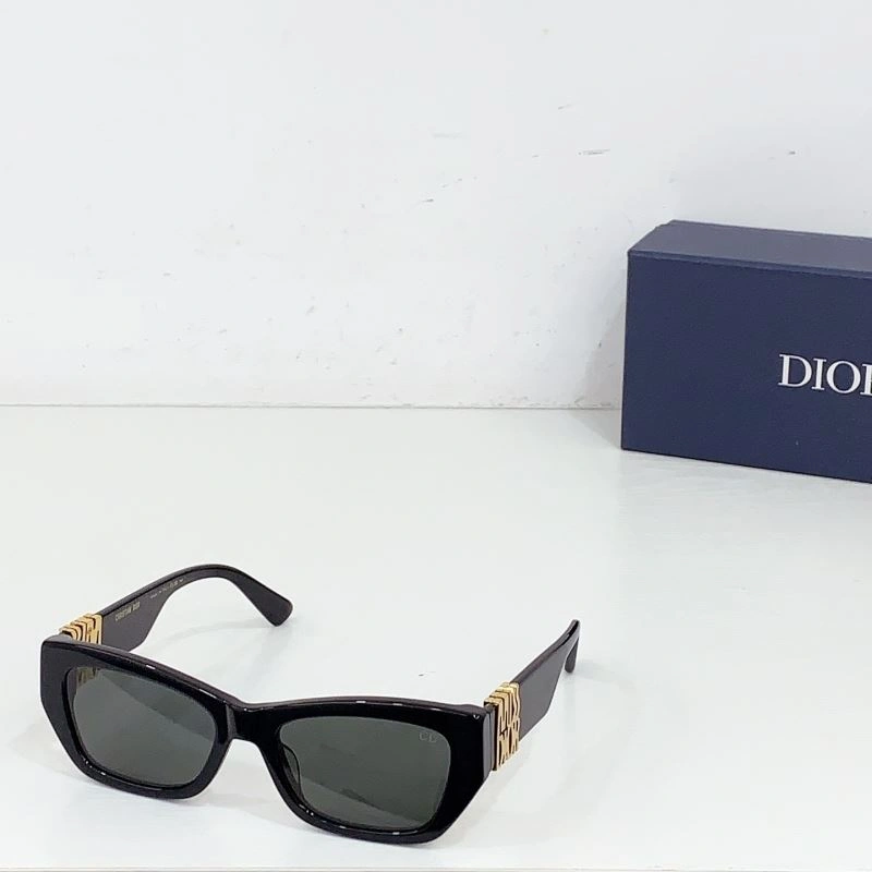 Trendsetting Christian Dior Sunglasses 278942