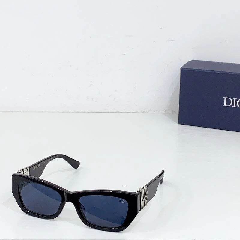 Trendsetting Christian Dior Sunglasses 278942