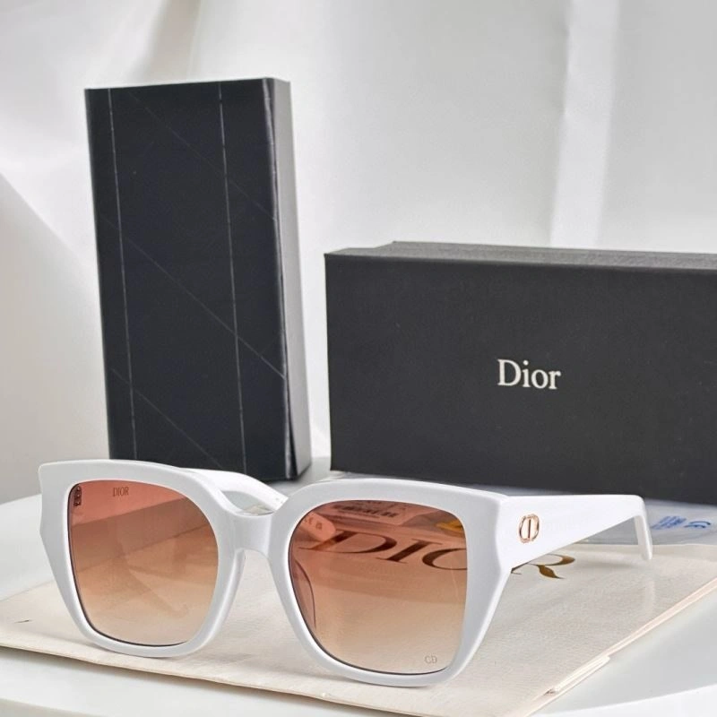 EyeCatching Christian Dior Sunglasses 278924
