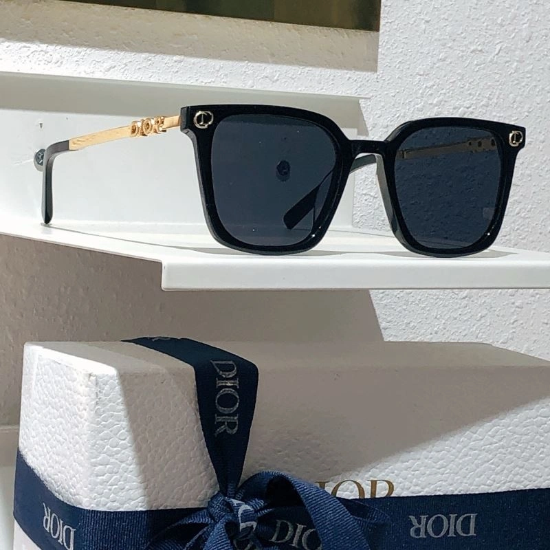 Sporty Christian Dior Sunglasses 278928