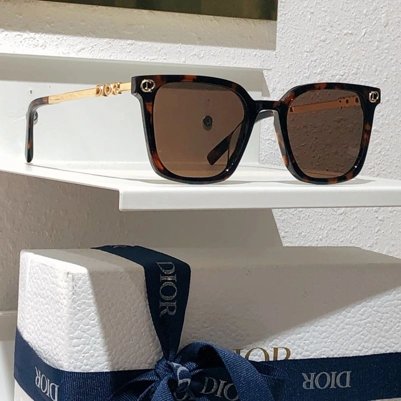 Sporty Christian Dior Sunglasses 278928