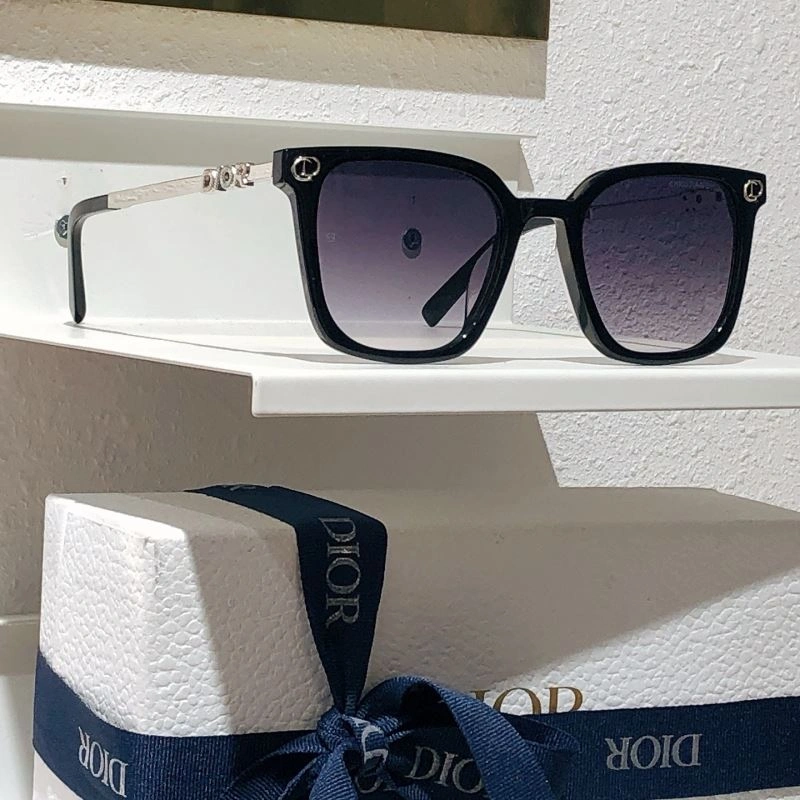 Sporty Christian Dior Sunglasses 278928