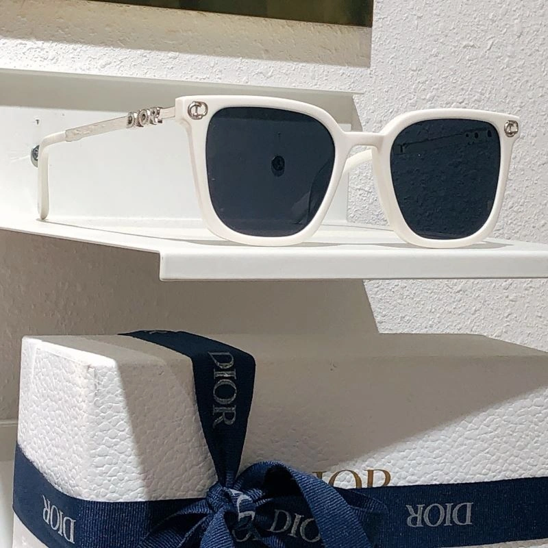 Sporty Christian Dior Sunglasses 278928
